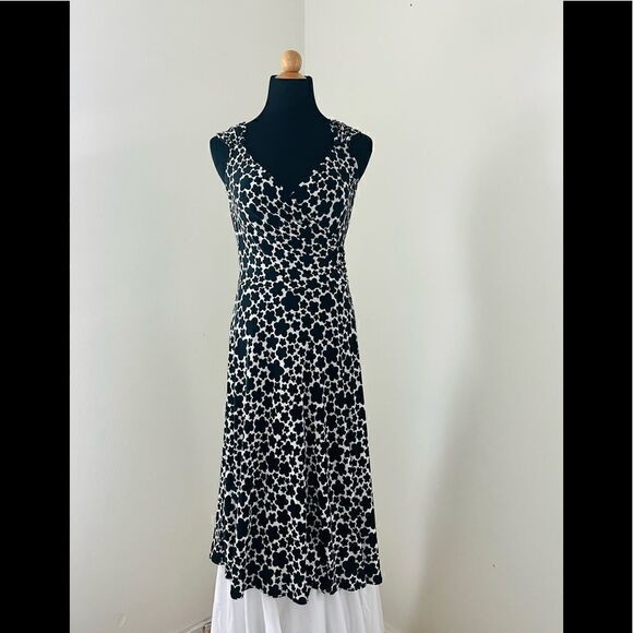 MAGGY LONDON BLACK AND WHITE FLORAL DRESS-gorgeous and flattering!! - Picture 6 of 7